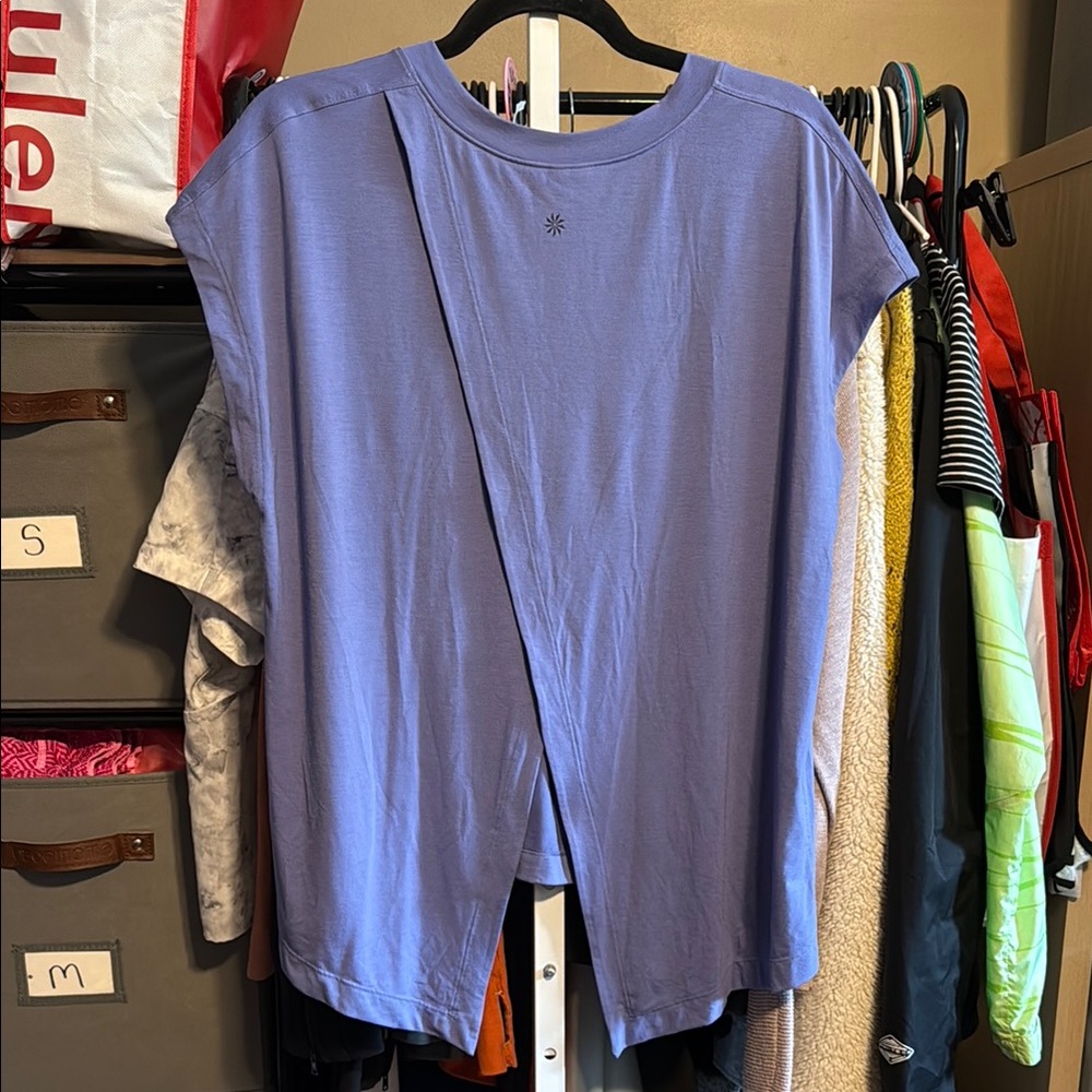 Athleta Explore Ample Essence Tie Back Short Slee… - image 2